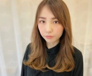 滋賀県草津市で40代からの白髪染め・白髪ぼかしの美容室ならB.i.L hairのスタッフ