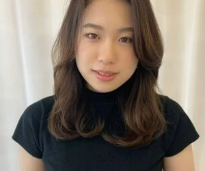 滋賀県草津市で40代からの白髪染め・白髪ぼかしの美容室ならB.i.L hairのスタッフ